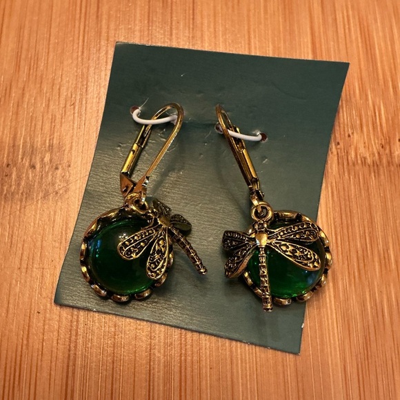 Beautiful pair of Dragonfly earrings!  
Brand New! - Picture 2 of 2